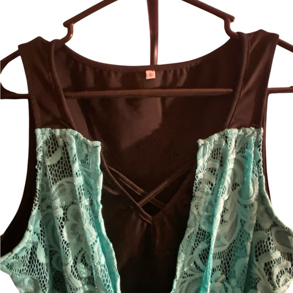 NWOT Black and Green Sleeveless Blouse with Cut Out Tie Front - Picture 9 of 11